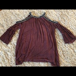 POL cold shoulder 3/4 length sleeve shirt.